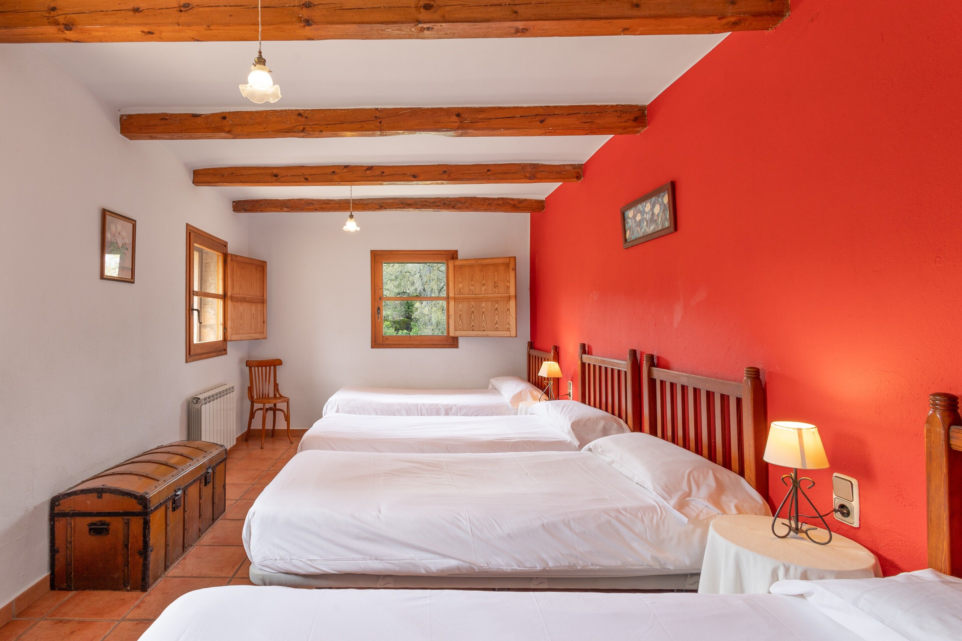 6 bedrooms, iron/ironing board, free WiFi, bed sheets