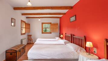 6 bedrooms, iron/ironing board, free WiFi, bed sheets