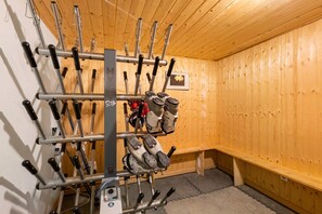 Fitness facility - Apartment 'Capcir' with Mountain View, Shared Terrace and Wi-Fi (Les Angles)