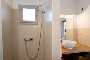 Shower - Apartment 'Capcir' with Mountain View, Shared Terrace and Wi-Fi (Les Angles)