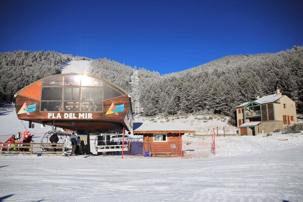 Exterior - Apartment 'Cerdagne' with Mountain View, Shared Terrace and Wi-Fi (Les Angles)