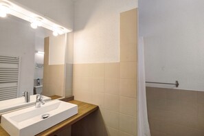 A bathroom with a white sink, mirror, and light fixtures. - Apartment 'Cerdagne' with Mountain View, Shared Terrace and Wi-Fi (Les Angles)