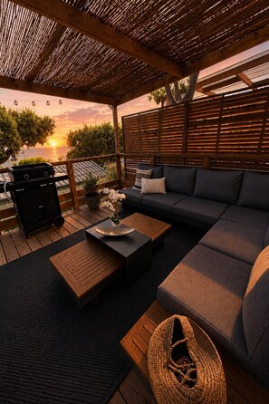 Outdoor dining - Bungalow 'Mit Meerblick' with Sea View, Shared Pool and Air Conditioning (Saint-Raphaël)