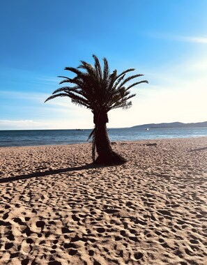 Beach nearby - Bungalow 'Mit Meerblick' with Sea View, Shared Pool and Air Conditioning (Saint-Raphaël)