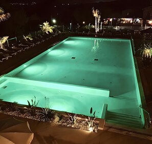 حمّام سباحة مُدفَّأ