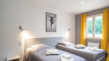 2 bedrooms, iron/ironing board, free WiFi
