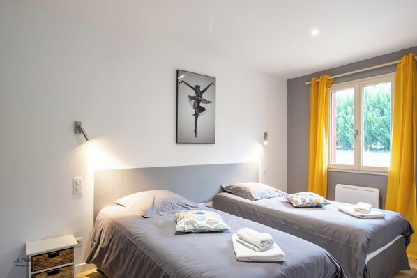 2 chambres, fer et planche à repasser, accès au Wi-Fi (inclus)