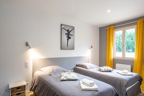 2 bedrooms, iron/ironing board, free WiFi - Gîte Prairie – Charm and Tranquility in Périgord Noir, Shared Pool, Terrace and Nature (Aubas)