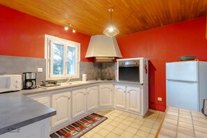 Frigorifero, microonde, forno, macchina per tè/caffè