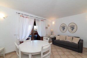 TV - Apartment 'Tavolara Porto San Paolo E2' with Sea View, Shared Pool and Air Conditioning (Porto San Paolo)