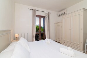 3 bedrooms, bed sheets
