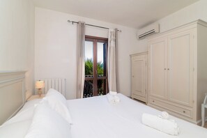 3 bedrooms, bed sheets