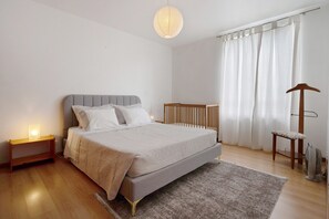 Free WiFi, bed sheets - Apartment 'São Roque' with Mountain View, Private Garden and Wi-Fi (São Roque)
