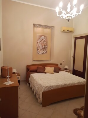 1 soverom, strykejern/-brett og sengetøy