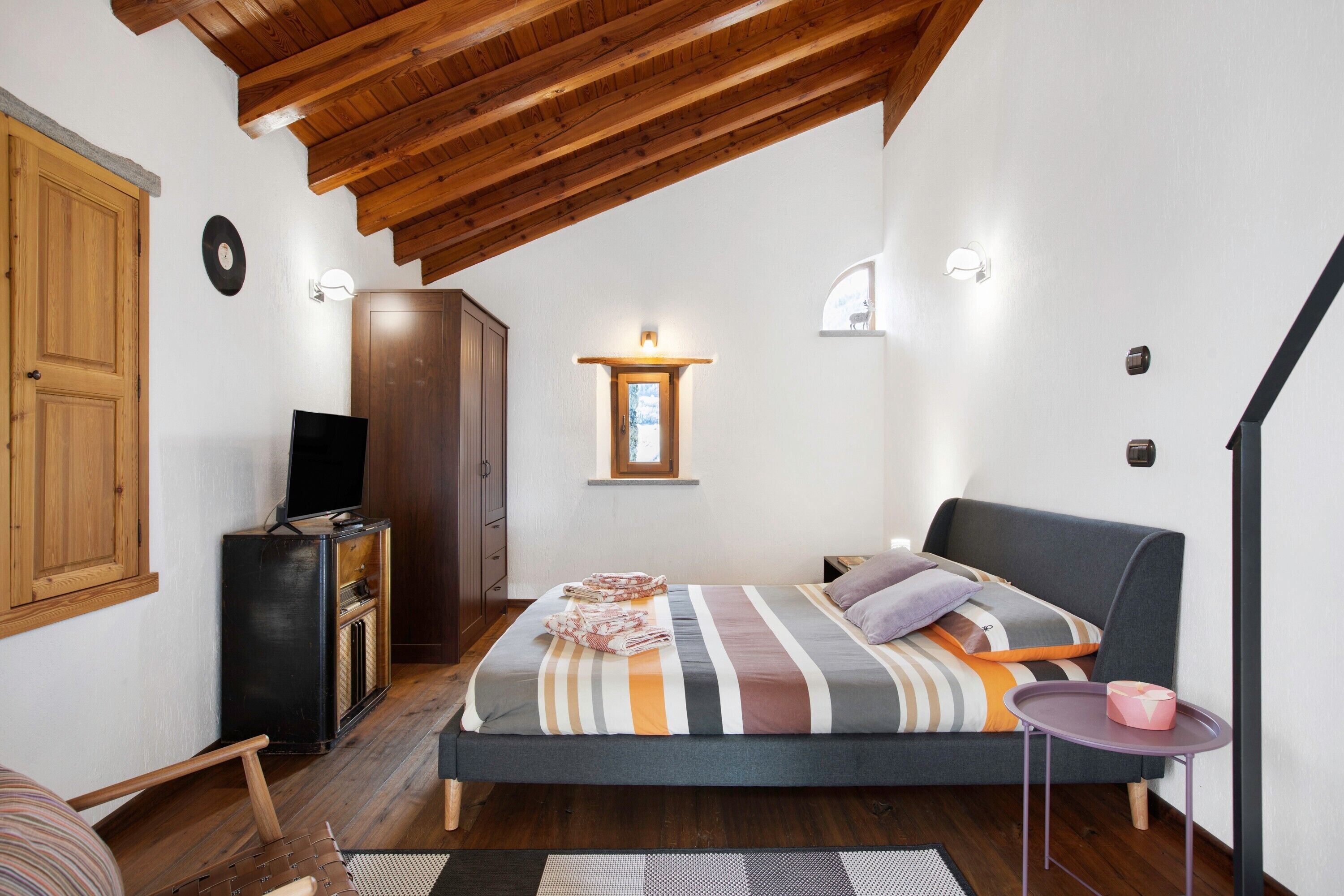 1 bedroom, bed sheets