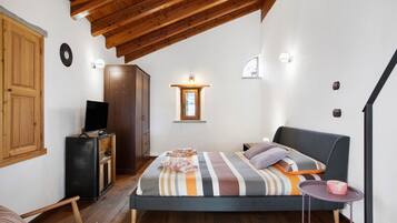 1 bedroom, bed sheets