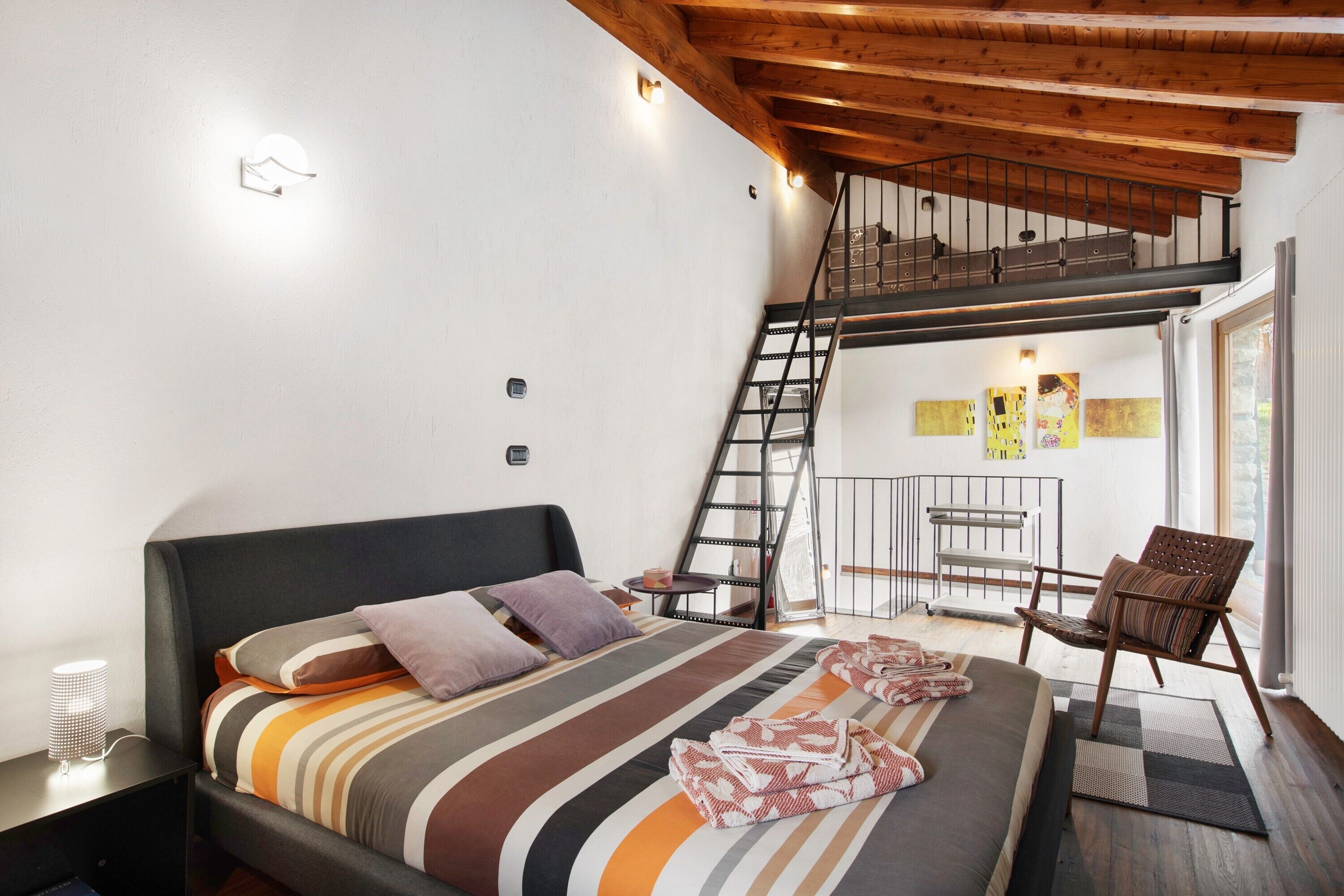 1 bedroom, bed sheets