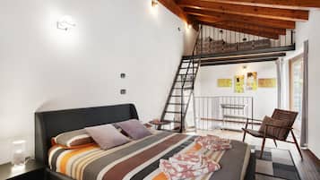 1 bedroom, bed sheets