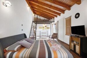 1 bedroom, bed sheets