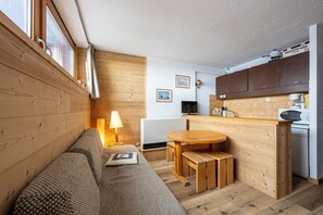 TV - Apartment 'Aime 2000' with Mountain View (Mâcot-la-Plagne)