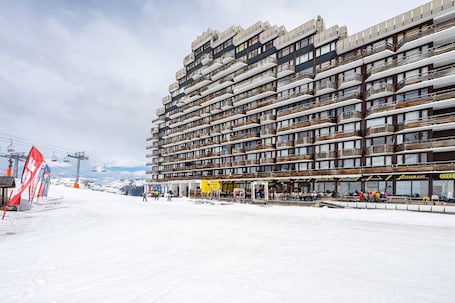 Exterior. Apartment 'Aime 2000' with Mountain View