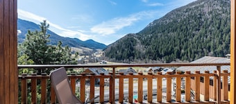 Apartment 'Edelweiss' with Mountain View, Balcony and Wi-Fi