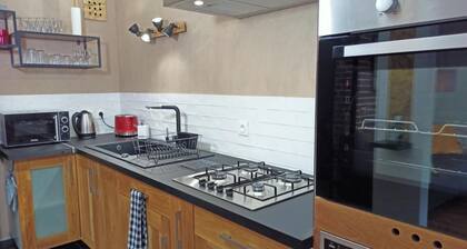 Appartement 'La LisiÚre T2' avec vue sur les montagnes, jardin partagé et Wi-Fi