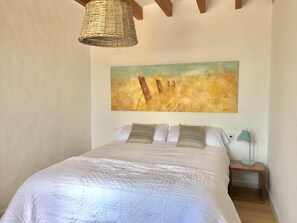 3 makuuhuonetta, silitysrauta/-lauta, ilmainen Wi-Fi