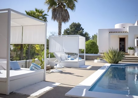 プール. Villa 'Can Americano, 4 with Mountain Views, Wi-Fi and Air Conditioning
