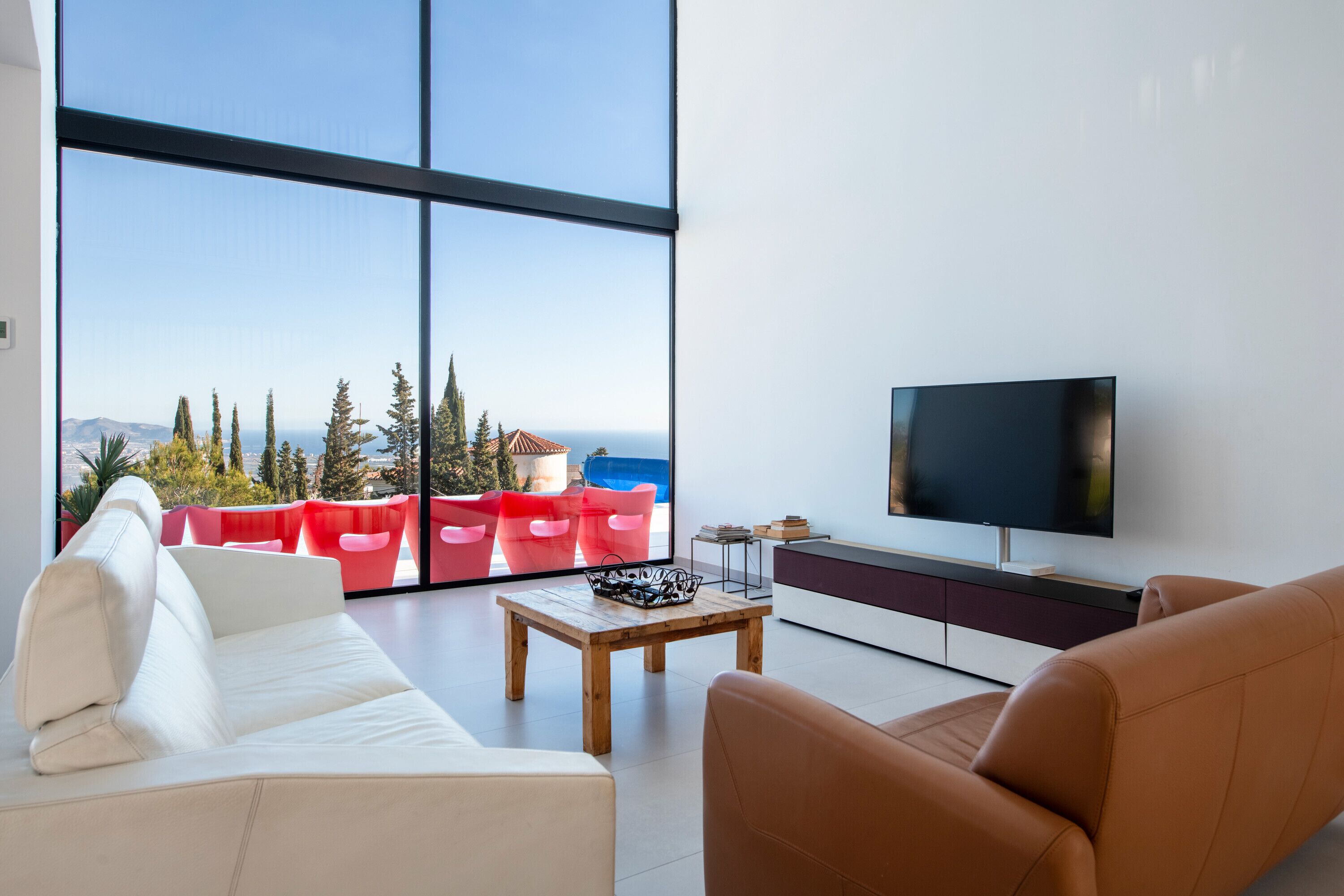 Televisión, videojuegos, reproductor de DVD y tenis de mesa 