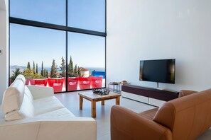 TV, videospill, DVD-spiller og bordtennis