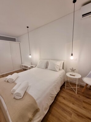 2 bedrooms, desk, iron/ironing board, travel cot