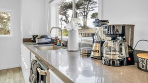 Coffee/tea maker, fridge, microwave, oven - New Themed Coastal 4Bed w/ Pool/Arcades/Foosball (Montara)