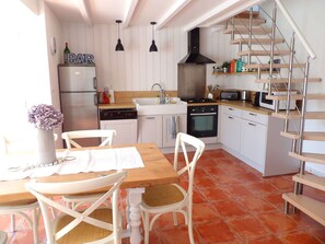 Réfrigérateur, micro-ondes, four, lave-vaisselle