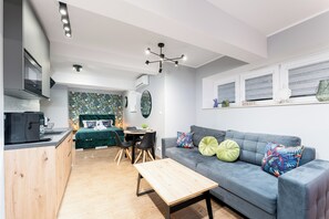 TV - Underground Legends Apartment (Kraków)