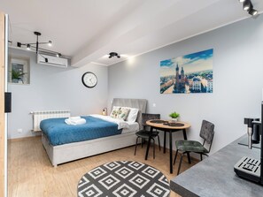 Iron/ironing board, WiFi, bed sheets