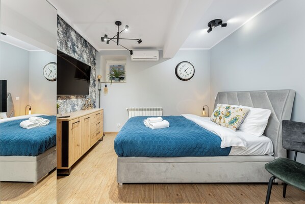 Iron/ironing board, WiFi, bed sheets