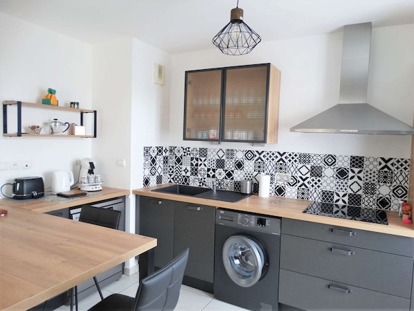 Fridge, microwave, oven, dishwasher