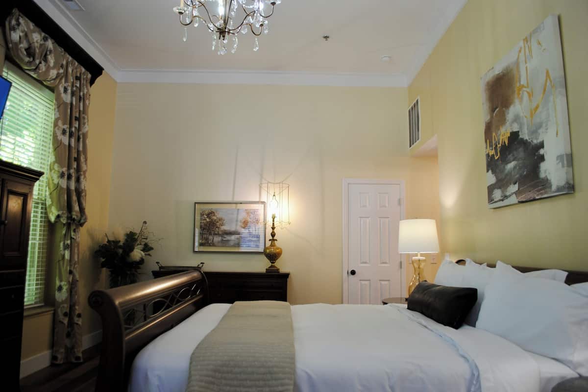 Luxe eenpersoonskamer, 1 kingsize bed, niet-roken, uitzicht op stad | Luxe beddengoed, pillowtop-bedden, individueel gedecoreerd