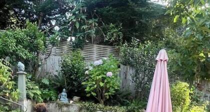 At the Merriewood Retreat you are in a private, serene,
garden setting.