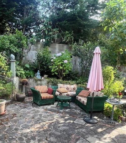 At the Merriewood Retreat you are in a private, serene,
garden setting.