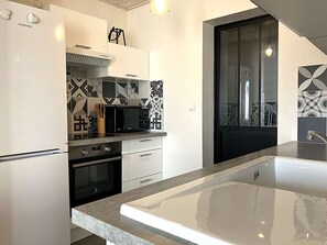 Refrigerador, microondas, horno, lavavajillas