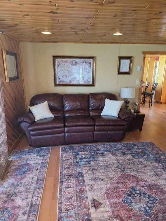Cozy 3-bedroom Cabin In Wonderful Perham With Wifi, Ac And Great Fishing! - Rush Lake, MN