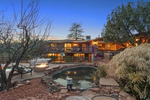 Terrace/patio - Enjoy The Koi, Pool & Hot Tub, Sleeps 14, Views and Great Location! (Sedona)