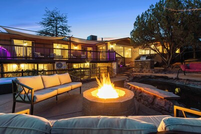 Experience luxury at the Sedona House of Wren & Koi, a spacious 5-bedroom retreat!