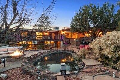 Enjoy The Koi, Pool & Hot Tub, Sleeps 14, Views and Great Location!