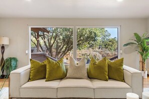 Smart TV, video games, table football - Enjoy The Koi, Pool & Hot Tub, Sleeps 14, Views and Great Location! (Sedona)