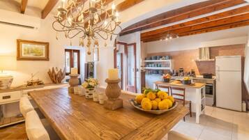 House, 3 Bedrooms | Private kitchen