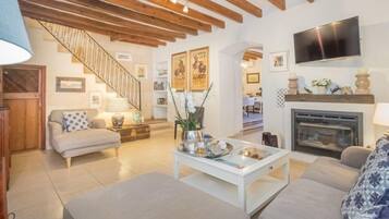 House, 3 Bedrooms | Living area