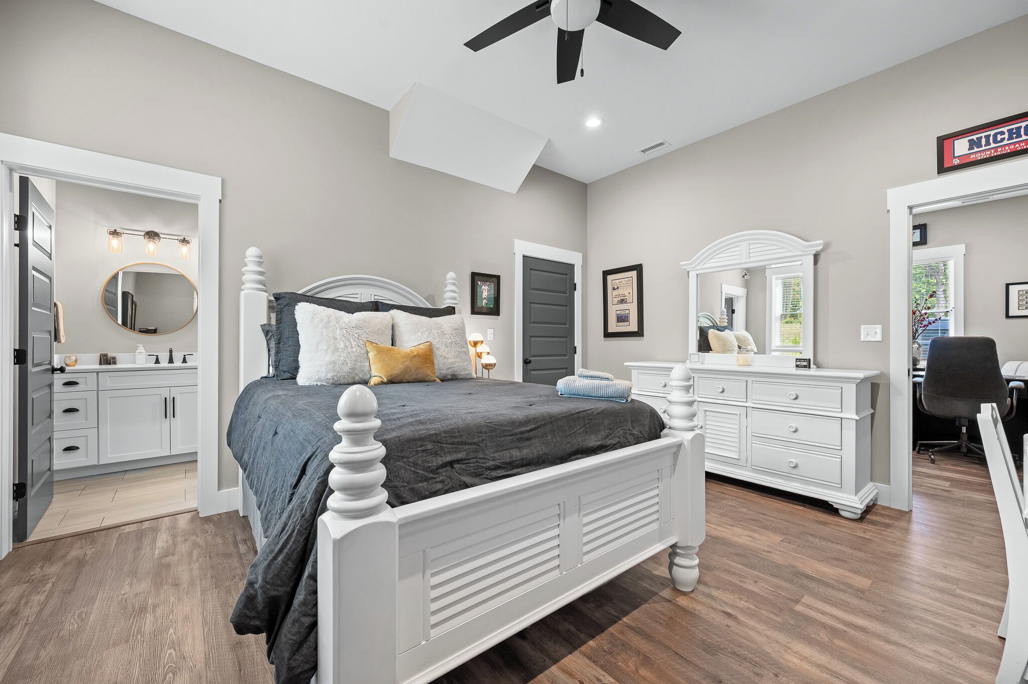 2 bedrooms, desk, iron/ironing board, free WiFi